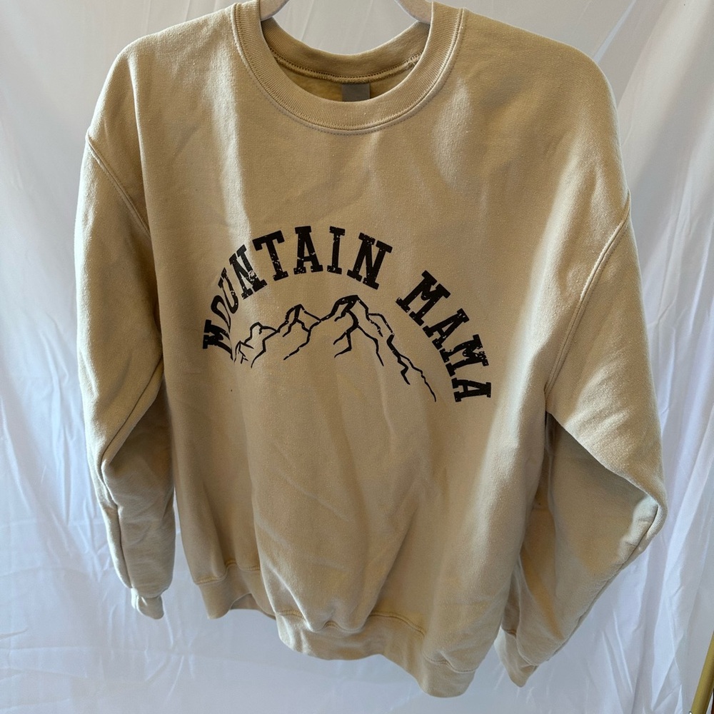 Mountain Mama Crewneck Gildan Sweatshirt